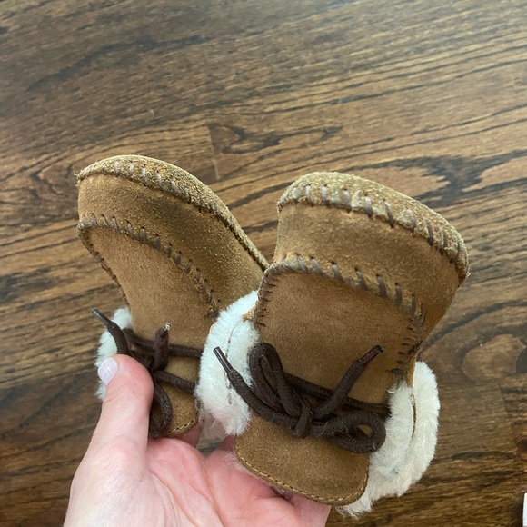 Infant Ugg Booties Chestnut Gently Used - Picture 3 of 6